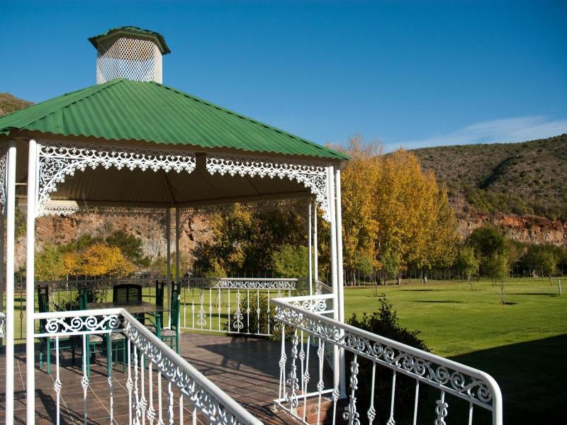 Old Mill Lodge, Seasonal Working Ostrich Farm & Restaurant, Oudtshoorn Exterior foto