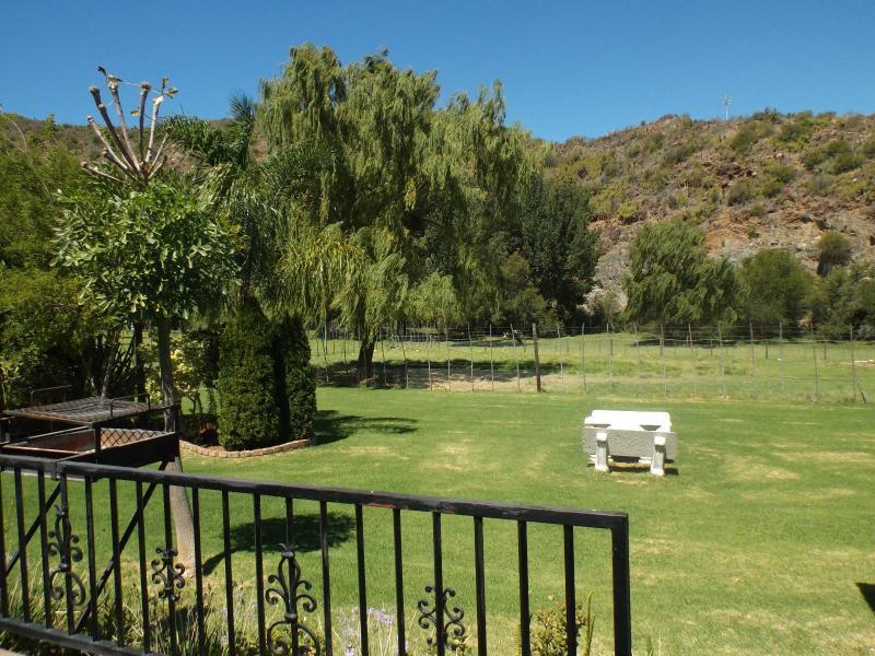 Old Mill Lodge, Seasonal Working Ostrich Farm & Restaurant, Oudtshoorn Exterior foto